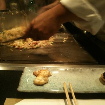 Restaurant SUNTORY - Whipping up the garlic fried rice - Japanese Near Me - Honolulu, Hawaii