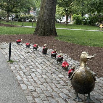 Make Way for Ducklings - Make Way For Ducklings Statue - Landmarks & Historical Buildings Near Me - Boston, Massachusetts