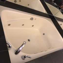 Large jacuzzi tub rooms! Large jacuzzi tub rooms!