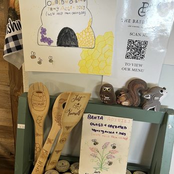 Basin Cafe - Local honey available for purchase - Burgers Near Me - Lee Vining, California Basin Cafe - Local honey available for purchase - Burgers Near Me - Lee Vining, California