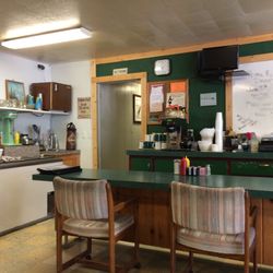 Shorthorn Bar & Grill - Quaint small town restaurant.