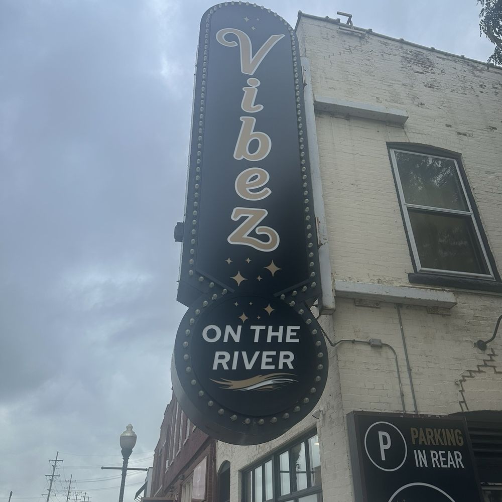 Vibez on the River - Soul Food Near Me - Aurora, Illinois Vibez on the River - Soul Food Near Me - Aurora, Illinois