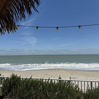 Mulligans Beach House Bar & Grill - Seafood Near Me - Vero Beach, Florida