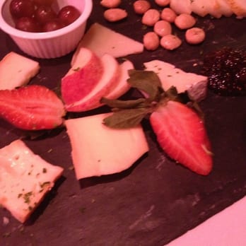 Maximilien - Assiette De Fromages - French Near Me - Seattle, Washington