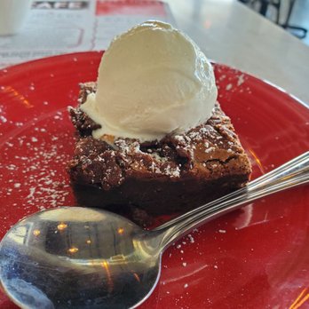 Barnaby’s Cafe - July 11, 2020: The mini brownie a la mode was on special for $1. - American Near Me - Houston, Texas Barnaby’s Cafe - July 11, 2020: The mini brownie a la mode was on special for $1. - American Near Me - Houston, Texas