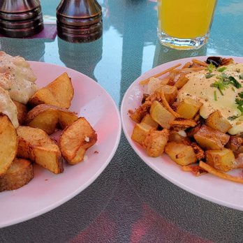 McKay Cottage Restaurant - Biscuits & gravy and the daily special (split, so half order each) - American Near Me - Bend, Oregon