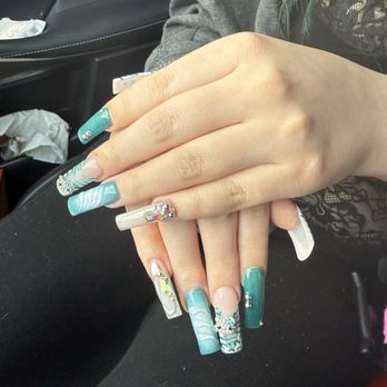 Golden Hour Nails Spa - Nail Salons Near Me - Paradise, Nevada