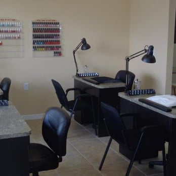 Clarisa's Unisex - Manicurist Area - Hair Salons Near Me - Hialeah, Florida