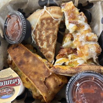 Rick's Pizza - Buffet samples - Pizza Near Me - Jena, Louisiana