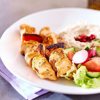 Noura - Assiette chiche taouk - Lebanese Near Me - Paris, 75 Noura - Assiette chiche taouk - Lebanese Near Me - Paris, 75