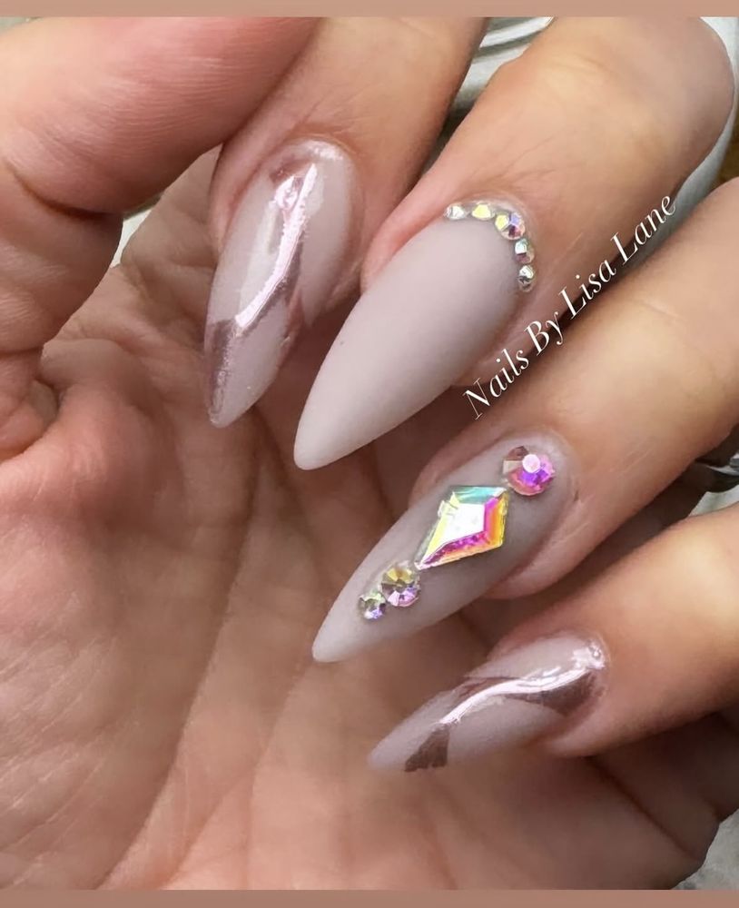Nails by Lisa Lane Logo