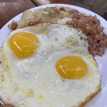 Donna Kaye's Cafe - Corn Beef Hash - American Near Me - Bakersfield, California Donna Kaye's Cafe - Corn Beef Hash - American Near Me - Bakersfield, California
