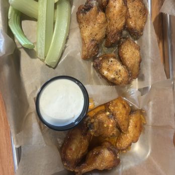 Throwback Tavern - 10 wings 1/2 lemon pepper 1/2 buffalo - Burgers Near Me - Pembroke Pines, Florida
