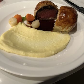 Ramsay's Kitchen at The Silver Legacy - Beef Wellington - American Near Me - Reno, Nevada