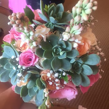 Hidalgo Flowers - My bridal bouquet was to die for. - Florists Near Me - Vista, California