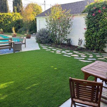 Picture Build - Finished back yard, with newly planted bed by the garage wall. - Pool & Hot Tub Service Near Me - Sylmar, California Picture Build - Finished back yard, with newly planted bed by the garage wall. - Pool & Hot Tub Service Near Me - Sylmar, California
