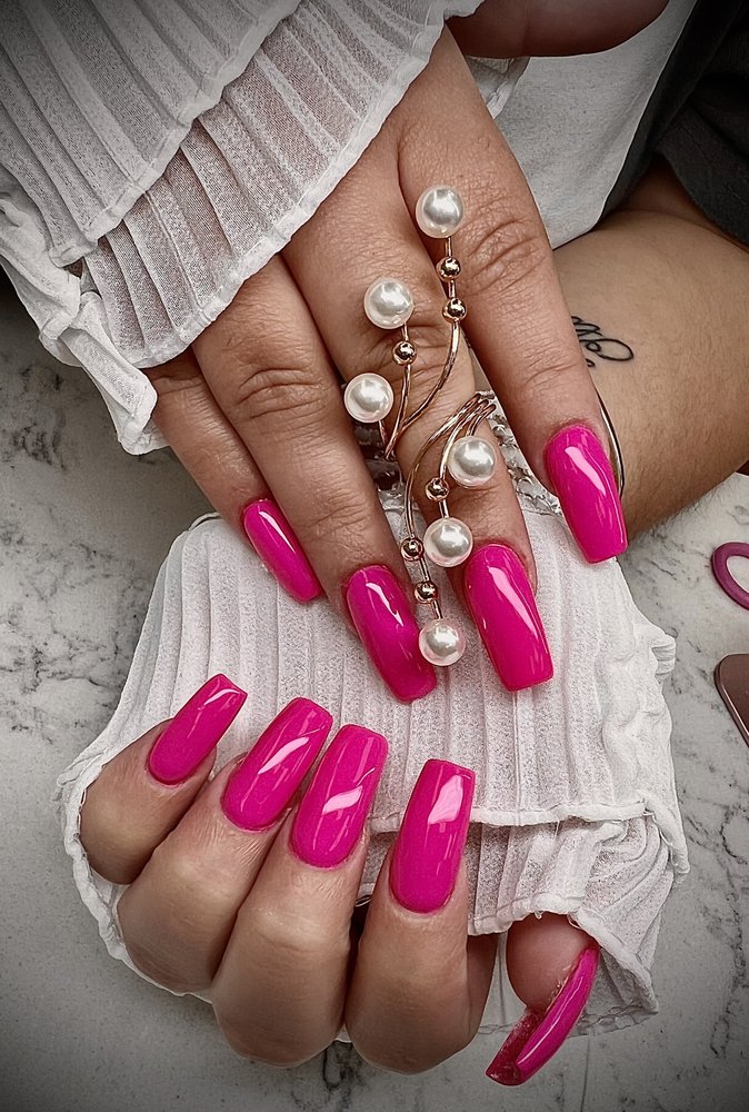 Arlety Nails Logo