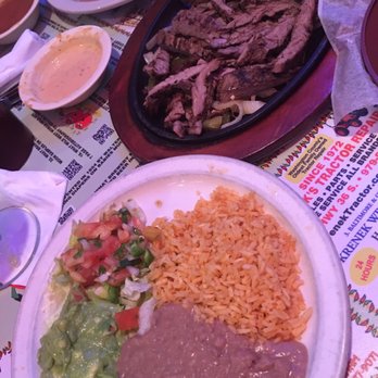 Mariachi's Mexican Restaurant - Fajita fixin's - Mexican Near Me - Brenham, Texas