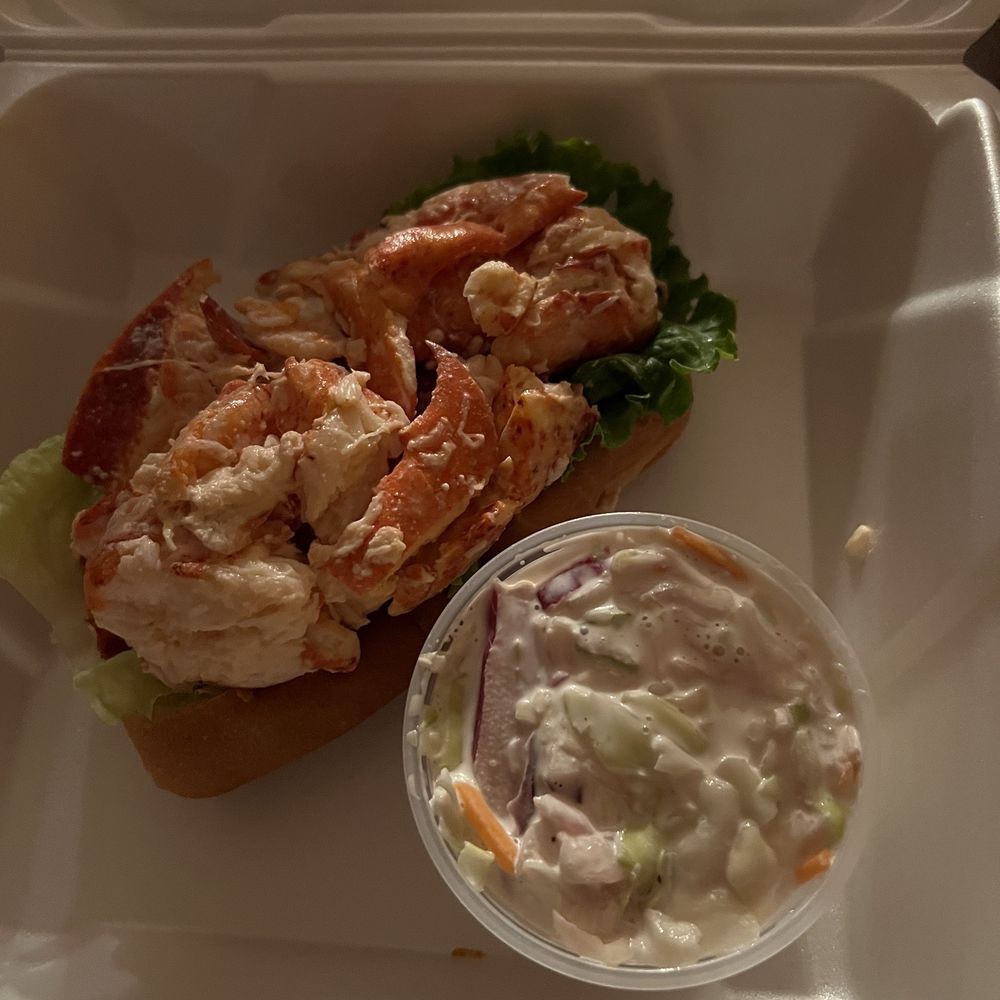 Poor People's Pub - Lobster roll - American Near Me - Sanbornville, New Hampshire Poor People's Pub - Lobster roll - American Near Me - Sanbornville, New Hampshire