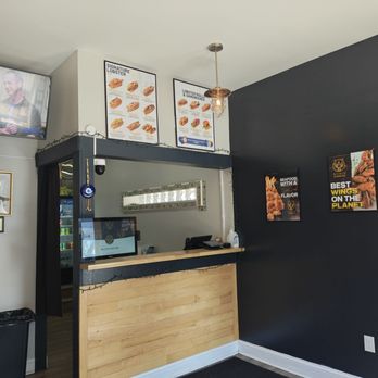 BK Lobster Baltimore - TV while you wait...self order kiosk...clean inside and out. Counter service impeccable. Pre-orders were in and out! - Seafood Near Me - Baltimore, Maryland