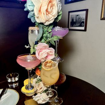 Dolly's - Brunch Cocktail Tree - Cocktail Bars Near Me - New York, New York