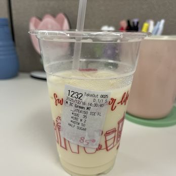 85°C Bakery Cafe-Downtown LA - Jasmine Green Milk Tea ICED MEDIUM - Coffee & Tea Near Me - Los Angeles, California 85°C Bakery Cafe-Downtown LA - Jasmine Green Milk Tea ICED MEDIUM - Coffee & Tea Near Me - Los Angeles, California