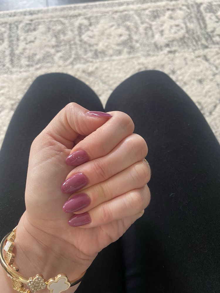 Nails by Chau Logo