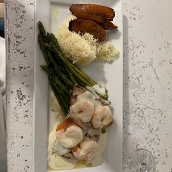 Gus' Grille - Reefhouse Resort & Marina - Reef Katch - mahi mahi, shrimp, asparagus, jasmine rice and plantains - Seafood Near Me - Key Largo, Florida