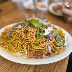 Everest Spice - Chicken Chow Mein