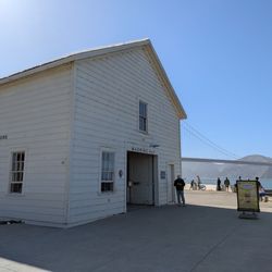 Warming Hut Park Store - Outside
