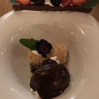 Chefs Plate - Ice cream with chocolate sauce and a bunch of other stuff I don't remember but it was tasty! - Bars Near Me - Playa del Carmen, ROO