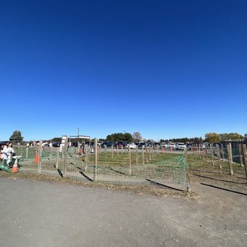 Shady Brook Farm - Outside, entrance - Farmers Market Near Me - Yardley, Pennsylvania