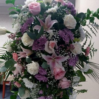 Antelope Valley Florist - Standing spray for a memorial service - Florists Near Me - Lancaster, California Antelope Valley Florist - Standing spray for a memorial service - Florists Near Me - Lancaster, California