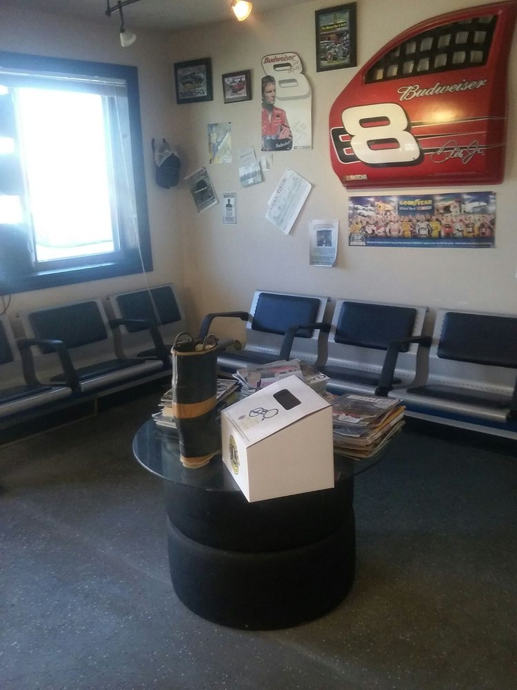 PIT STOP BARBER SHOP Updated October 2024 407 N Sealy Ave, Justin