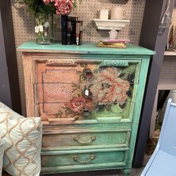 Homespun Craft & Antique Mall - Painted dresser