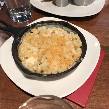 Earls Kitchen + Bar - Bacon and Mac cheese - Canadian (New) Near Me - Calgary, Alberta Earls Kitchen + Bar - Bacon and Mac cheese - Canadian (New) Near Me - Calgary, Alberta