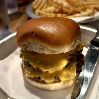Delwood - Burger - Gastropubs Near Me - Cincinnati, Ohio