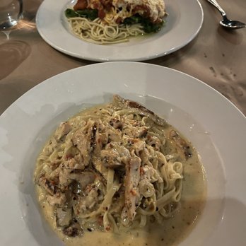 Queen's Pasta Café - Linguini con pollo - Italian Near Me - Toronto, Ontario Queen's Pasta Café - Linguini con pollo - Italian Near Me - Toronto, Ontario