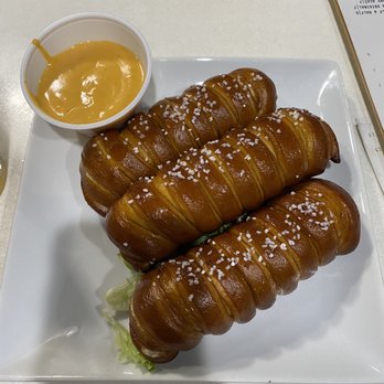 Inn on the Blues - Pretzel appetizer - American Near Me - York, Maine Inn on the Blues - Pretzel appetizer - American Near Me - York, Maine