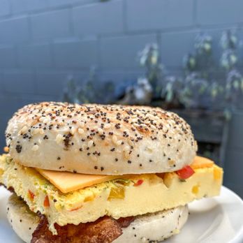 Owl's Nest - Breakfast bacon bagel - Breakfast & Brunch Near Me - Chemainus, British Columbia