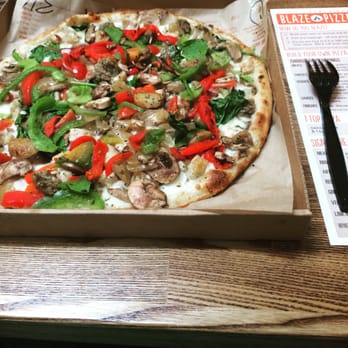Blaze Pizza - White cream base w/a lot of toppings.. let's see if I can recall. Green bell peppers, roasted red bell peppers, spinach, shrooms, & garlic. - Pizza Near Me - Davis, California Blaze Pizza - White cream base w/a lot of toppings.. let's see if I can recall. Green bell peppers, roasted red bell peppers, spinach, shrooms, & garlic. - Pizza Near Me - Davis, California