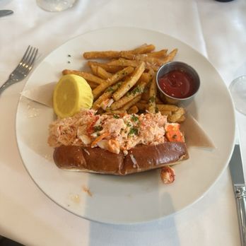 Table 26 Palm Beach - Half-Pound Lobster Roll - New American Near Me - West Palm Beach, Florida Table 26 Palm Beach - Half-Pound Lobster Roll - New American Near Me - West Palm Beach, Florida