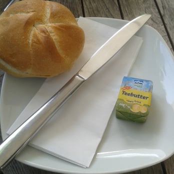 Café am Platz - Buttersemmerl noch unbestrichen - Cafes Near Me - Vienna, 9 Café am Platz - Buttersemmerl noch unbestrichen - Cafes Near Me - Vienna, 9