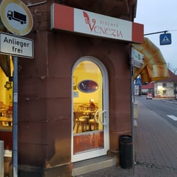 Eiscafe Venezia - Modern ice cream shop