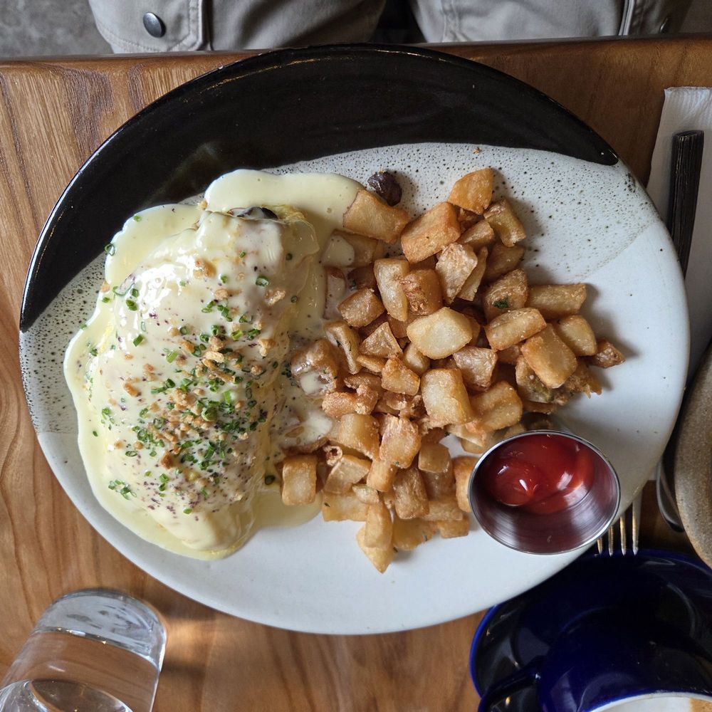 Little Cloud Restaurant Logo