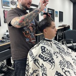 Cheap Thrills Barber Shop - My favorite barbershop in Chatsworth. The drive is always worth it. It's always clean and very welcoming environment!!