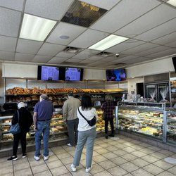 Bea's Bakery - Inside