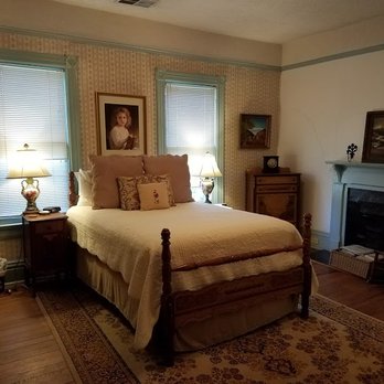 The Veranda Historic Inn - Room 5 - Hotels Near Me - Senoia, Georgia The Veranda Historic Inn - Room 5 - Hotels Near Me - Senoia, Georgia