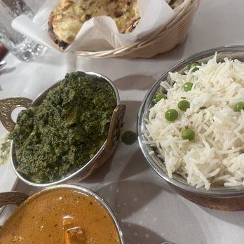 Everest Curry - Saag Aloo, Paneer Tikka Masala, Garlic Naan, Steamed Basmati Rice. - Indian Near Me - Sacramento, California Everest Curry - Saag Aloo, Paneer Tikka Masala, Garlic Naan, Steamed Basmati Rice. - Indian Near Me - Sacramento, California