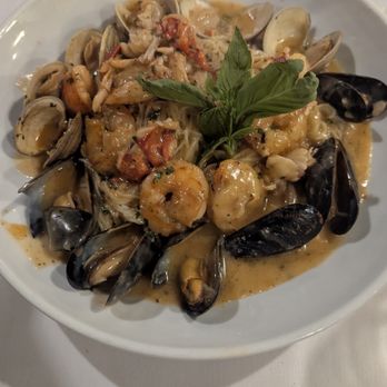 LouCas - Seafood fra diavolo - Italian Near Me - Edison, New Jersey LouCas - Seafood fra diavolo - Italian Near Me - Edison, New Jersey